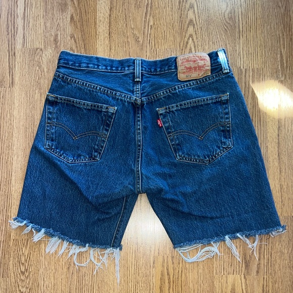 Levi Shorts - Picture 2 of 3